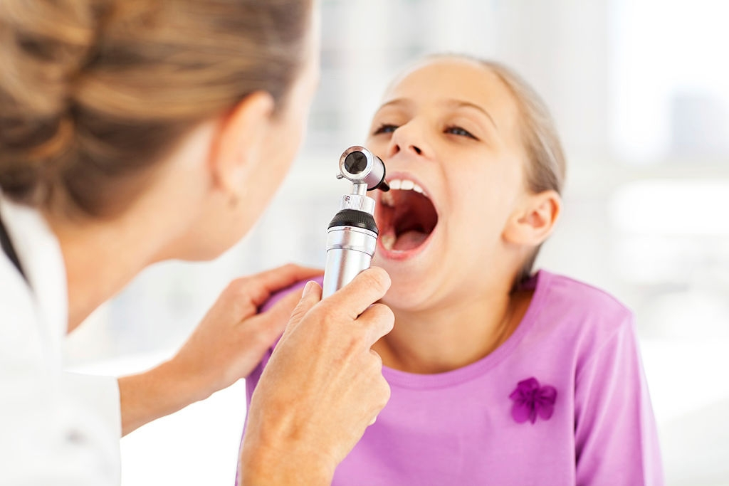 follicular_and_chronic_tonsillitis_treatment,_symptoms_causes_and_surgery